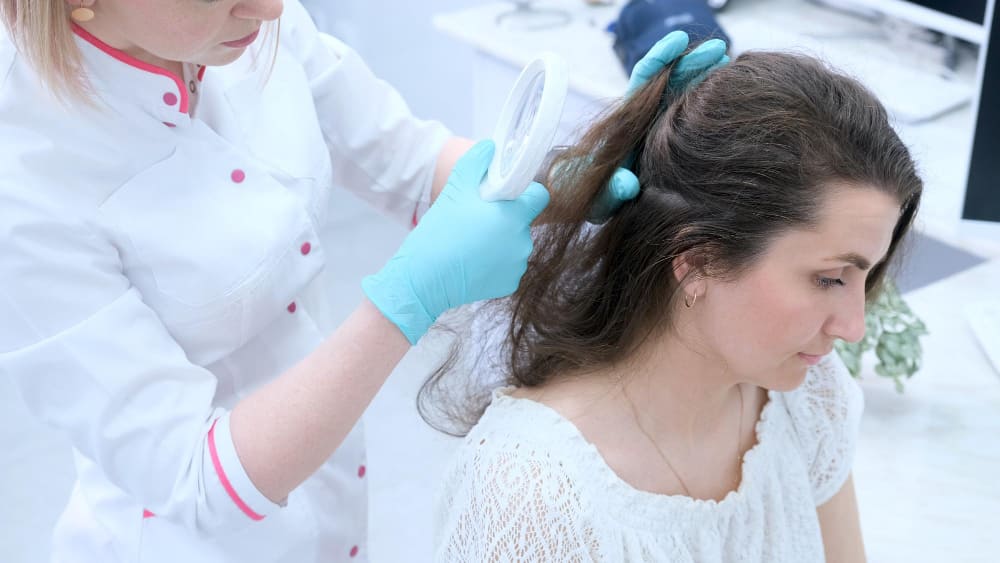 Dermatologia Clinica: examinando cabelo