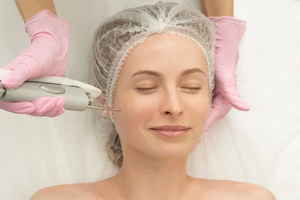 Clínica Dermatológica Reviva: Fotona
