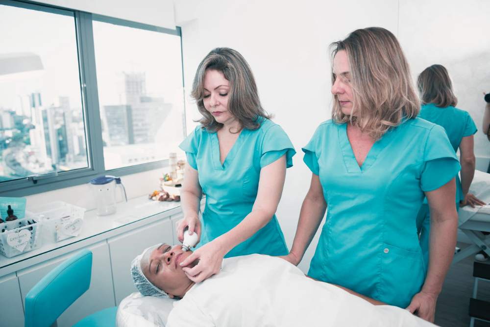 Clínica Dermatológica Reviva: Limpeza de pele